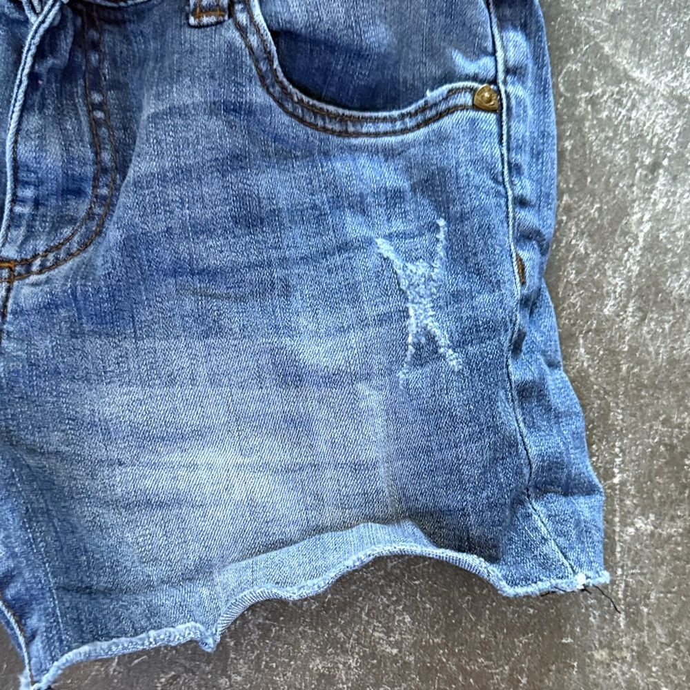 Kut From The Kloth Distressed Fray Blue Jean Shorts - Picture 4 of 6